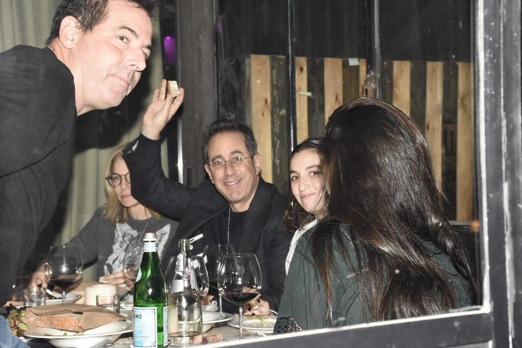 אולי תשקול גם עלייה על הדרך? סיינפלד אמש בתל אביב (צילום: אמיר מאירי) ג'רי סיינפלד בישראל צפון אברקסס