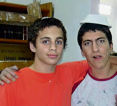 גדלו יחד. בן הרוש וסקורי כשהיו נערים yk13724742