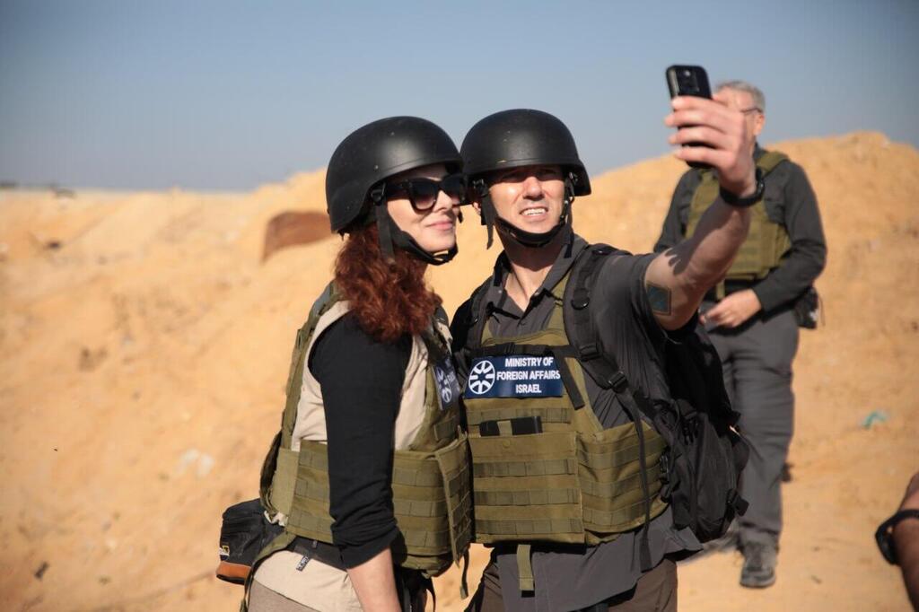 עם דאגלס מאריי. מסינג (צילום: משה מזרחי) דברה מסינג