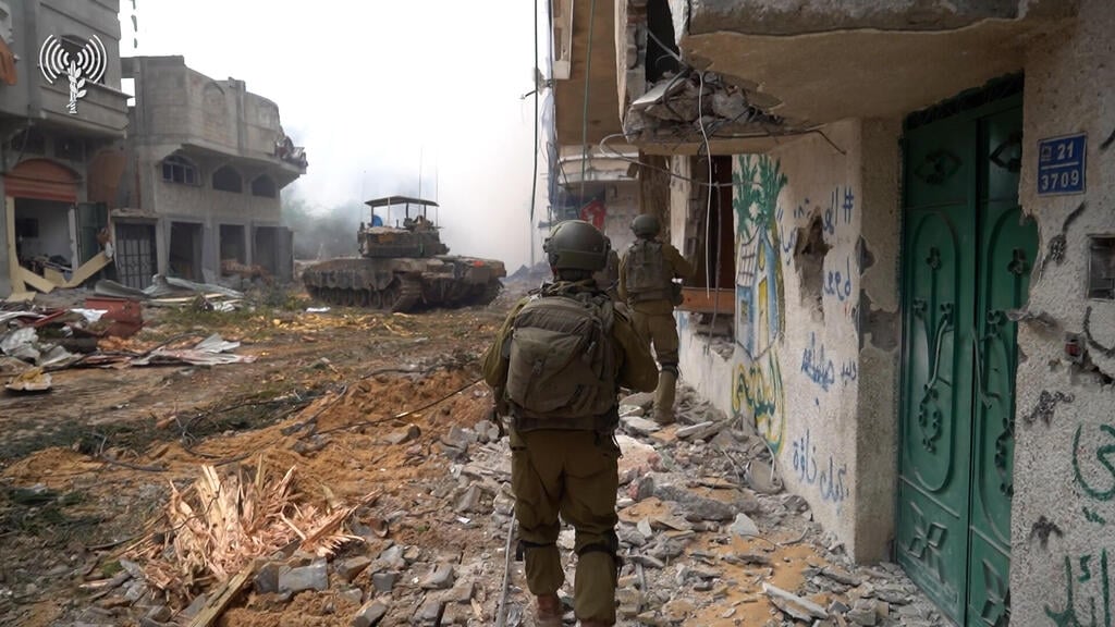 IDF ground forces in Jabaliya, Gaza Strip (Photo: IDF Spokesperson's Unit) תיעודים מהצגת אמל"חים שאיתרו צוות הקרב החטיבתי 551 בג'באליה ותקיפות צה"ל בשטח הרצועה
