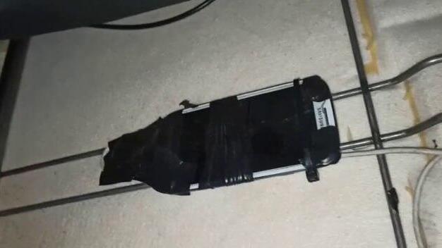 מכשיר המעקב ששם סגן מנהל מחוז יו"ש ברשות הטבע והגנים עמיר חצרוני במכונית של אחד מעובדיו