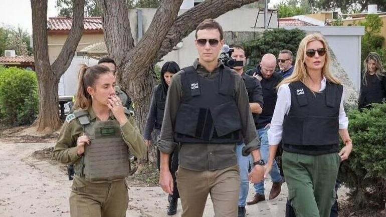 סרן מיה עם איוונקה טראמפ וג'ארד קושנר. "האנשים המוכרים זה נחמד, אבל זה לא העיקר" (צילום: נועם מושקוביץ) סרן מיה עם איוונקה טראמפ