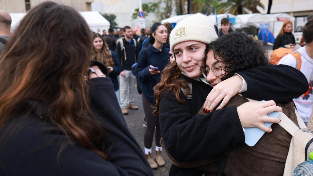 צעדה של בני נוער מעוטף עזה מכיכר החטופים בתל אביב לכנסת בירושלים