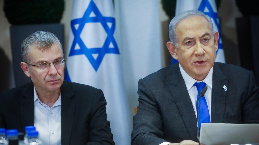 יעיד בתיק 2000, ויישאל על קידום החקיקה בנושא הגבלת "ישראל היום". נתניהו ולוין (צילום: מרים אלסטר) ישיבת ממשלה