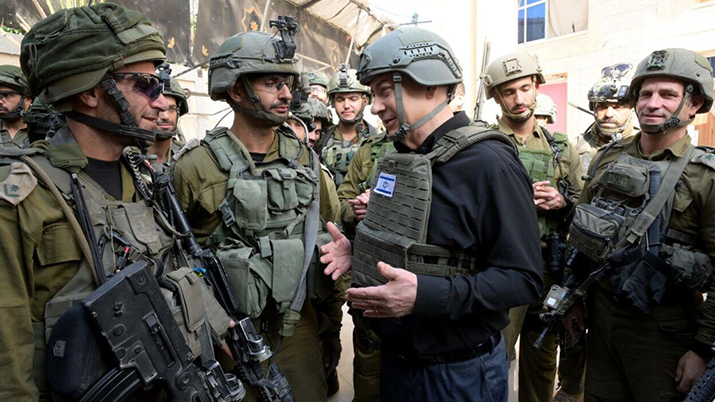 Prime Minister Benjamin Netanyahu visits troops in Gaza last month (Photo: GPO) ראש ממשלה בנימין נתניהו ביקר בצפון רצועת עזה