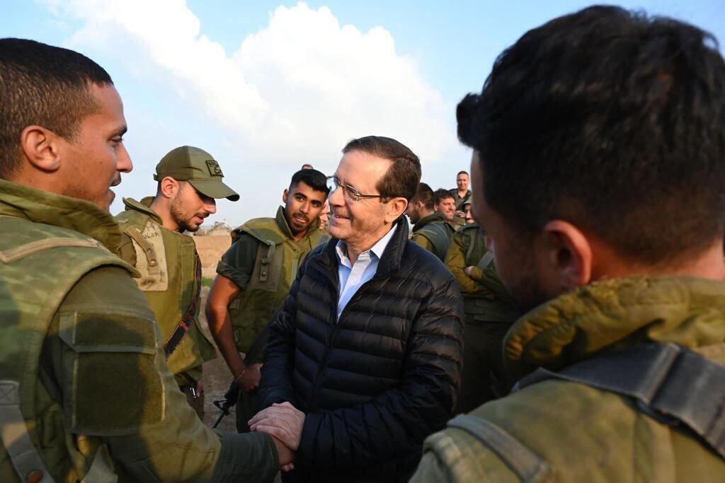 הנשיא הרצוג ביקרו גדודי מילואים בעוטף עזה 