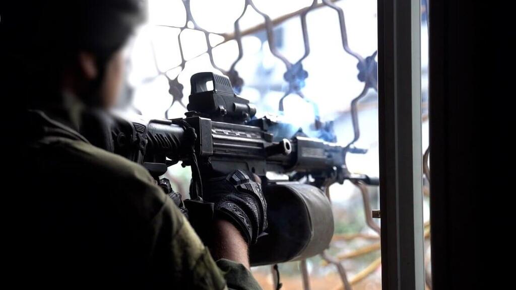 הכוחות בדארג' תופאח (צילום: דובר צה"ל) תיעוד: מחבל יורה לעבר לוחמי צה"ל מתוך בית ספר בצפון רצועת עזה