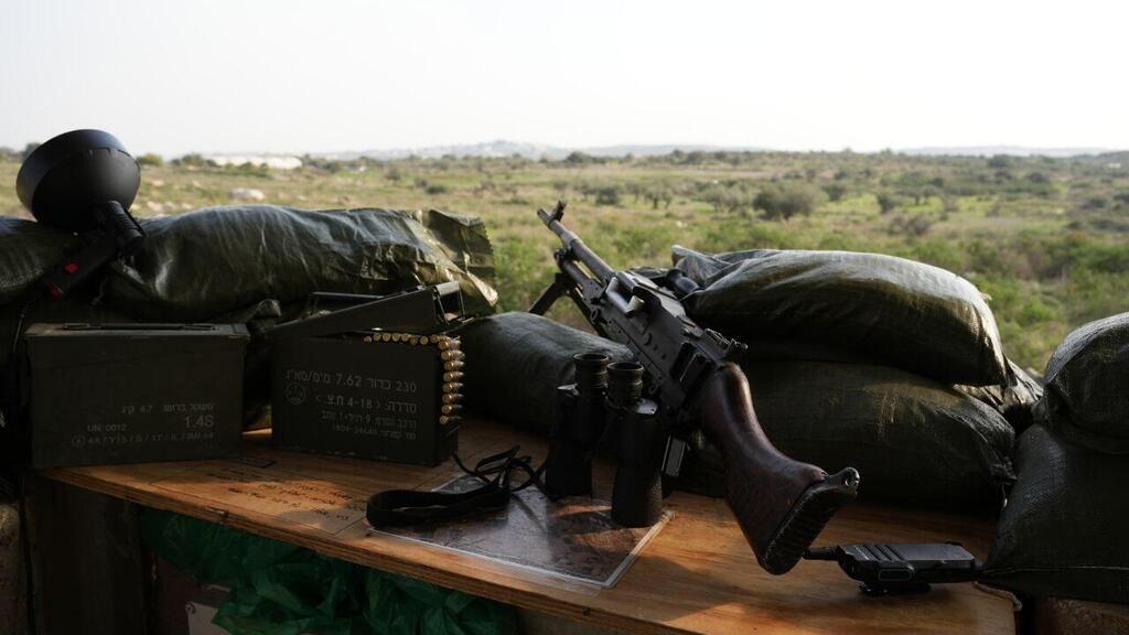 Observation post in Kochav Ya'ir-Tzur Yigal (Photo: Asaf Magal) ראש מועצת כוכב יאיר- צור יגאל, יובל ארד, בסיור לאורך גדר קו התפר באזור כוכב יאיר בעקבות פרצות בגדר וחשש למנהרות
