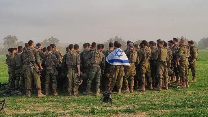 לוחמי חטיבת ביסל"ח מקבלים את פניהם של לוחמי החטיבה שיוצאים מרצועת עזה