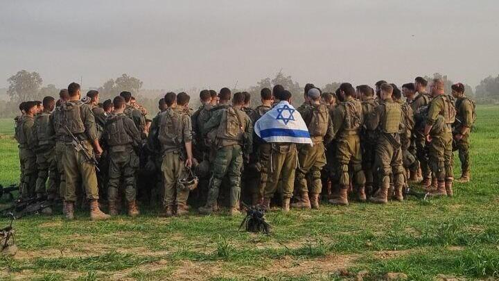 IDF troops in Gaza לוחמי חטיבת ביסל"ח מקבלים את פניהם של לוחמי החטיבה שיוצאים מרצועת עזה