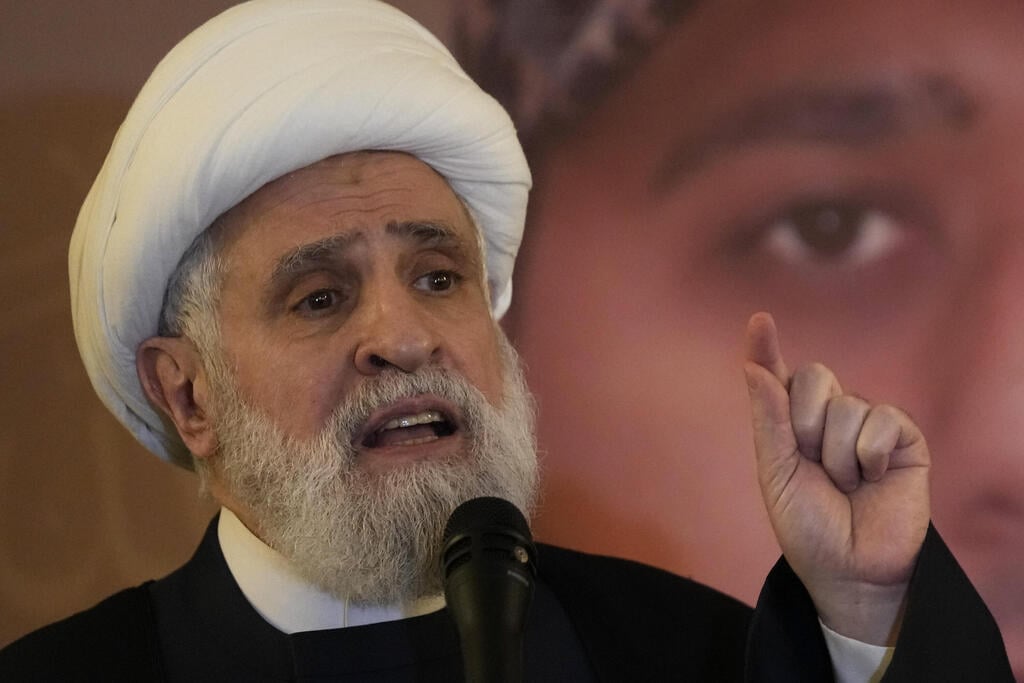 Nasrallah's deputy, Naim Qassem (Photo: AP /Hussein Malla) שייח נעים קאסם