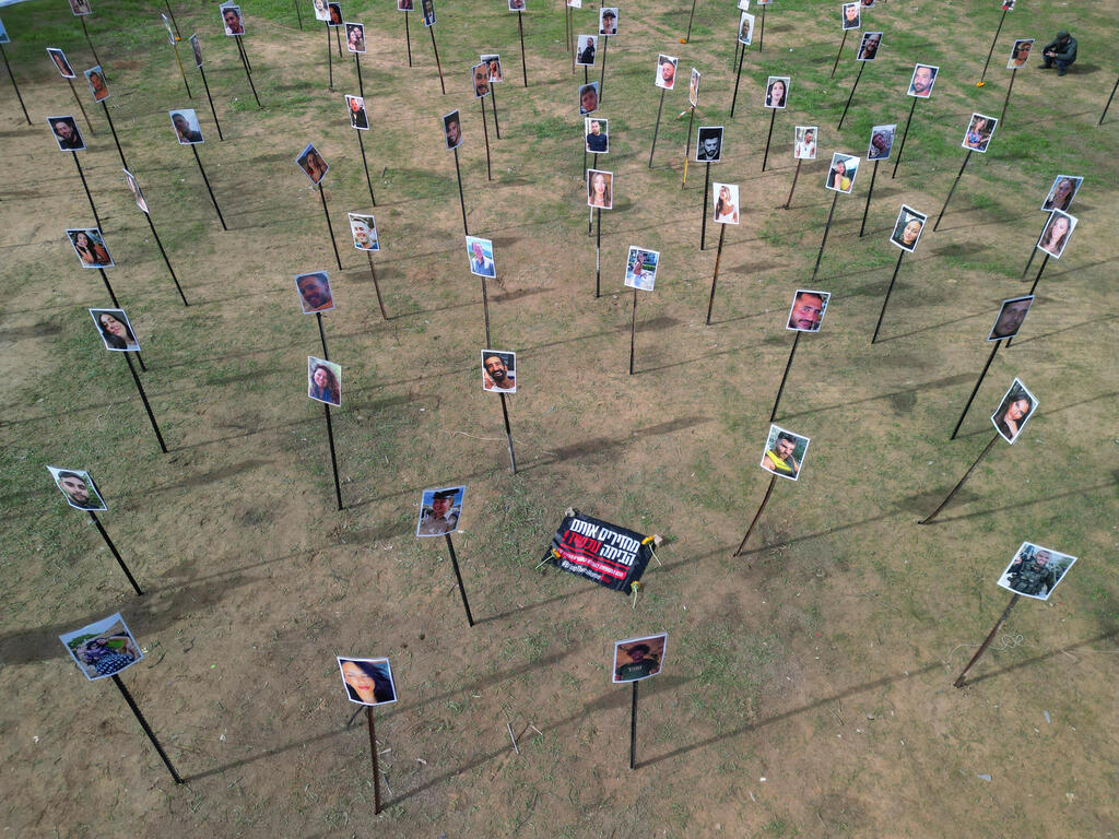 A commemorative exhibit of victims of the Nova music festival (Photo: Amir Cohen / Reuters) תמונות הנרצחים והחטופים ממסיבת הטבע מסיבת הטבע נובה