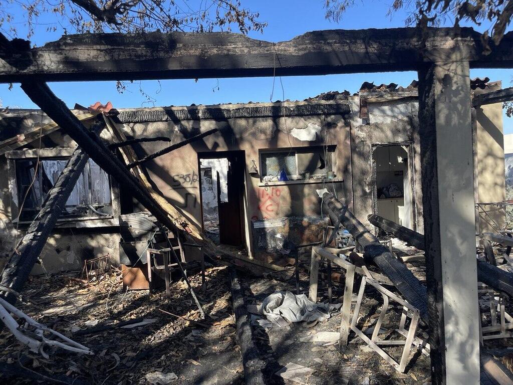 Kibbutz Kfar Aza home destroyed in October 7 attack (Photo: Ofi Yonatan) קיבוץ כפר עזה
