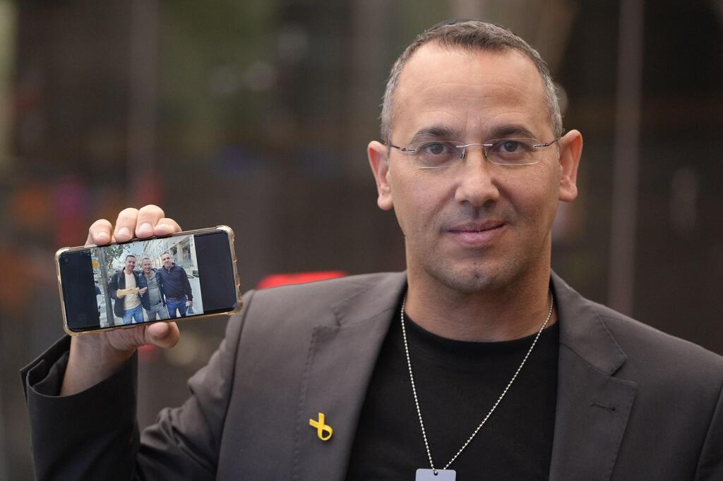 שרון שרעבי, אחיהם של יוסי ואלי שנחטפו ושגיסתו ובנותיה נרצחו (צילום: שלו שלום ) שרון שרעבי - אחיהם של יוסי ואלי שנמצאים בשבי חמאס ולוקח חלק במיזם