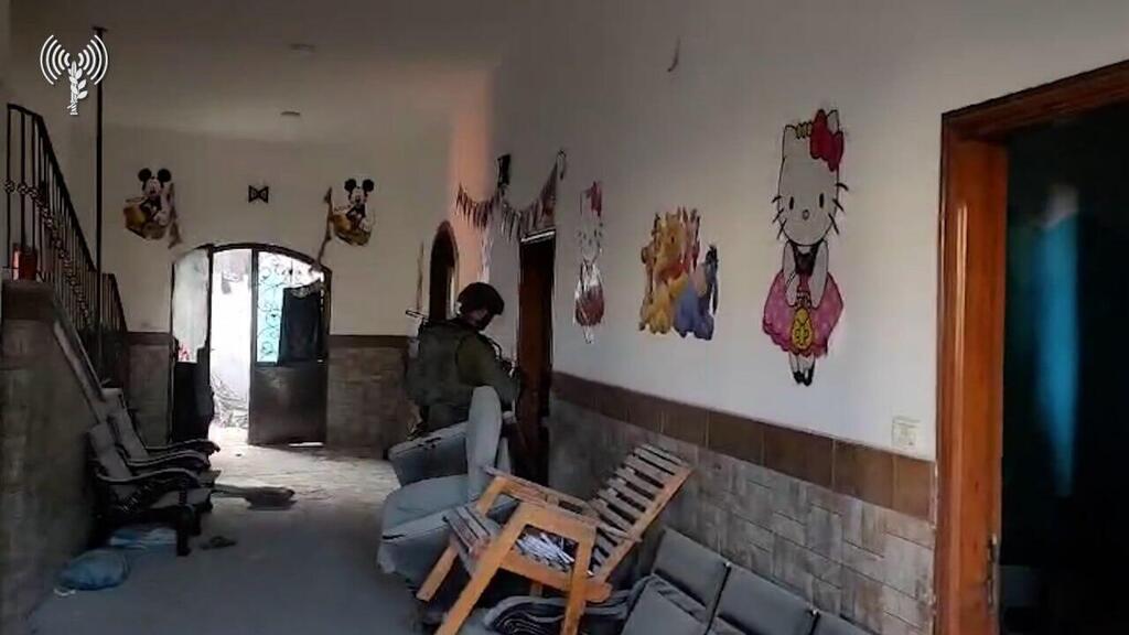 IDF forces locating explosives in Gaza kindergarten (Photo: IDF Spokesperson's Unit) תיעוד: לוחמי צה"ל מצוות קרב בחטיבה 14 מאתרים תשתיות טרור בתוך גן הילדים ברצועת עזה