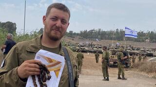 זאב, מילואימניק, שתרם את שיערו לחולות סרטן