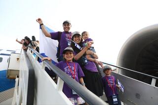 Family from North America arrives on aliyah in the midst of the war against Hamas in Gaza