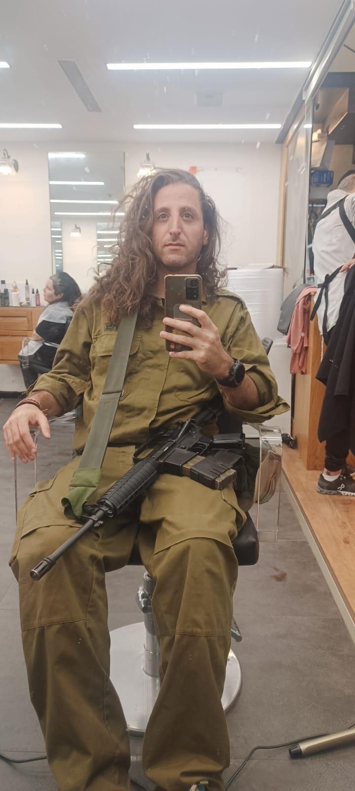 דוד לוינסון, מילואימניק, שתרם את שיערו לחולות סרטן