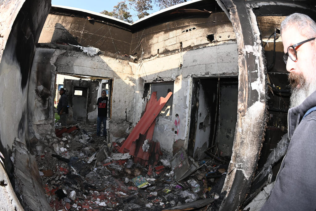 Kibbutz Be'eri home destroyed in October 7 attack (Photo: Herzl Yosef) סיור לתקשורת בקיבוץ בארי מטעם מטה החטופים