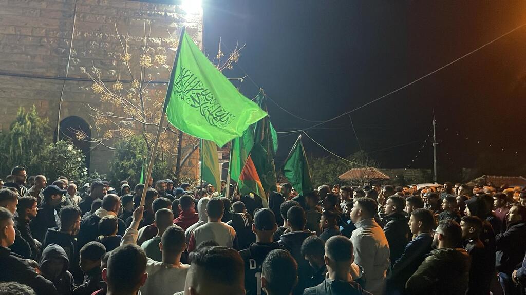 מתקהלים בשכם לאחר חיסולו של אל-עארורי מתקהלים בשכם לאחר חיסולו של סאלח אל-עארורי