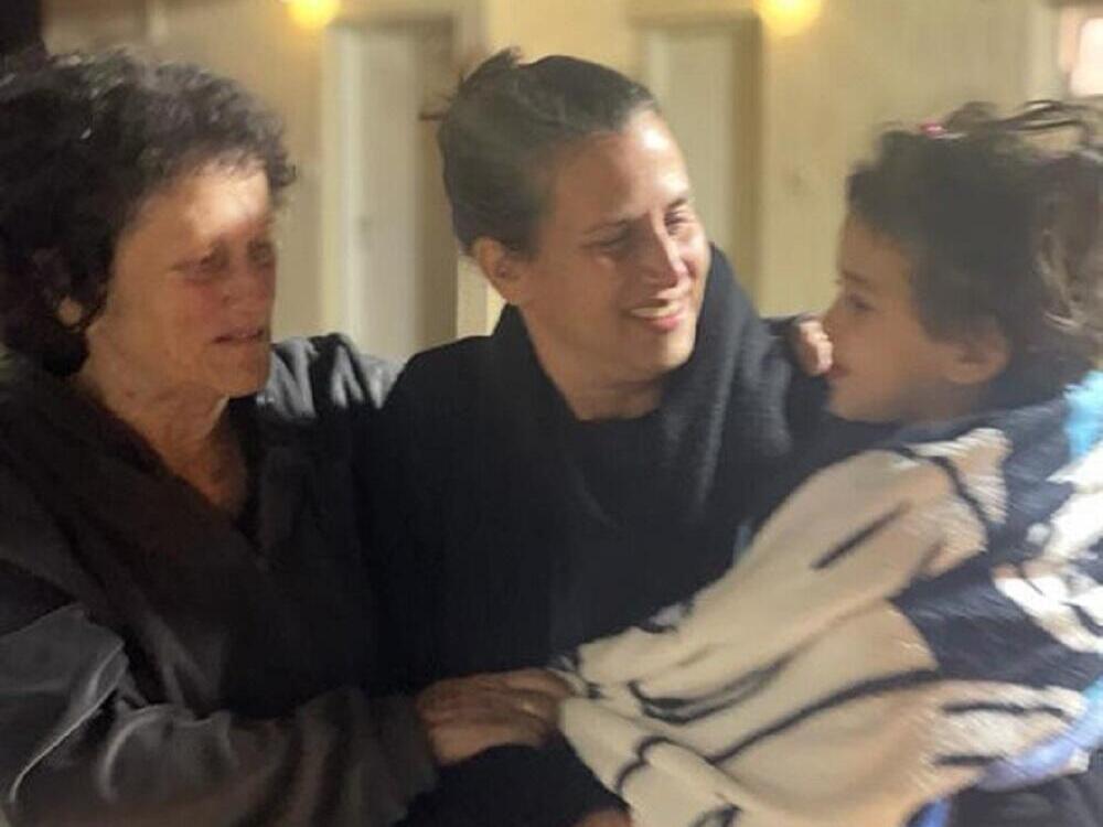 המפגש של אביגיל עידן עם סבתה ועם לירון מור