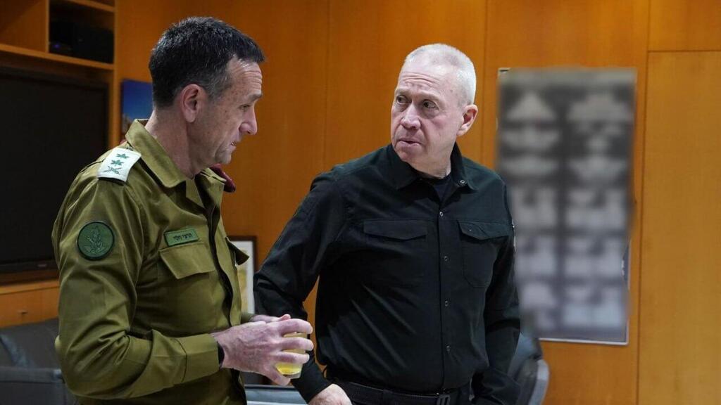 גלנט והלוי. שר הביטחון גיבה את הרמטכ"ל מול השרים (צילום: אריאל חרמוני, משרד הביטחון) שר הביטחון יואב גלנט בהערכת מצב עם הרמטכ״ל רב-אלוף הרצי הלוי