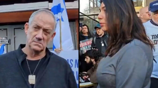הפגנת משפחות החטופים מול ביתו של גנץ בראש העין