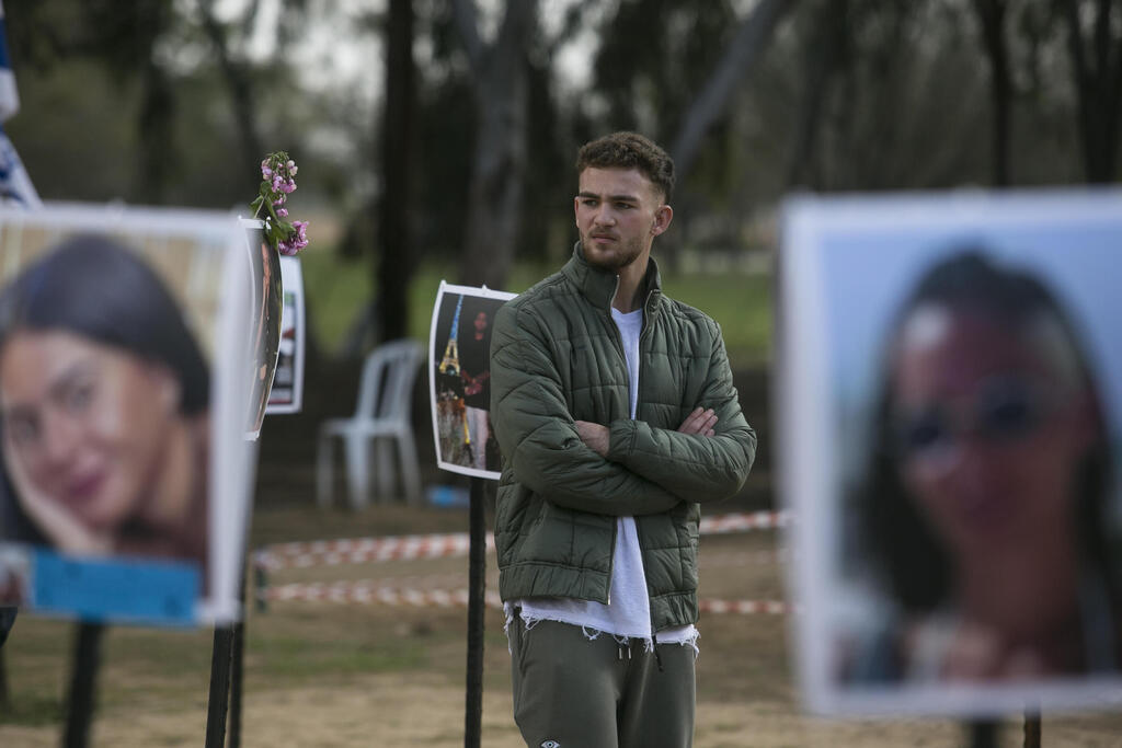 איתי רגב בזירת הטבח במסיבה ברעים (צילום: Amir Levy /Getty Images) איתי רגב, באיזור המסיבת טבע "נובה" ליד רעים