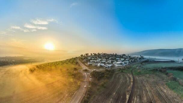 מעל קיבוץ אלומות לכיוון הכנרת