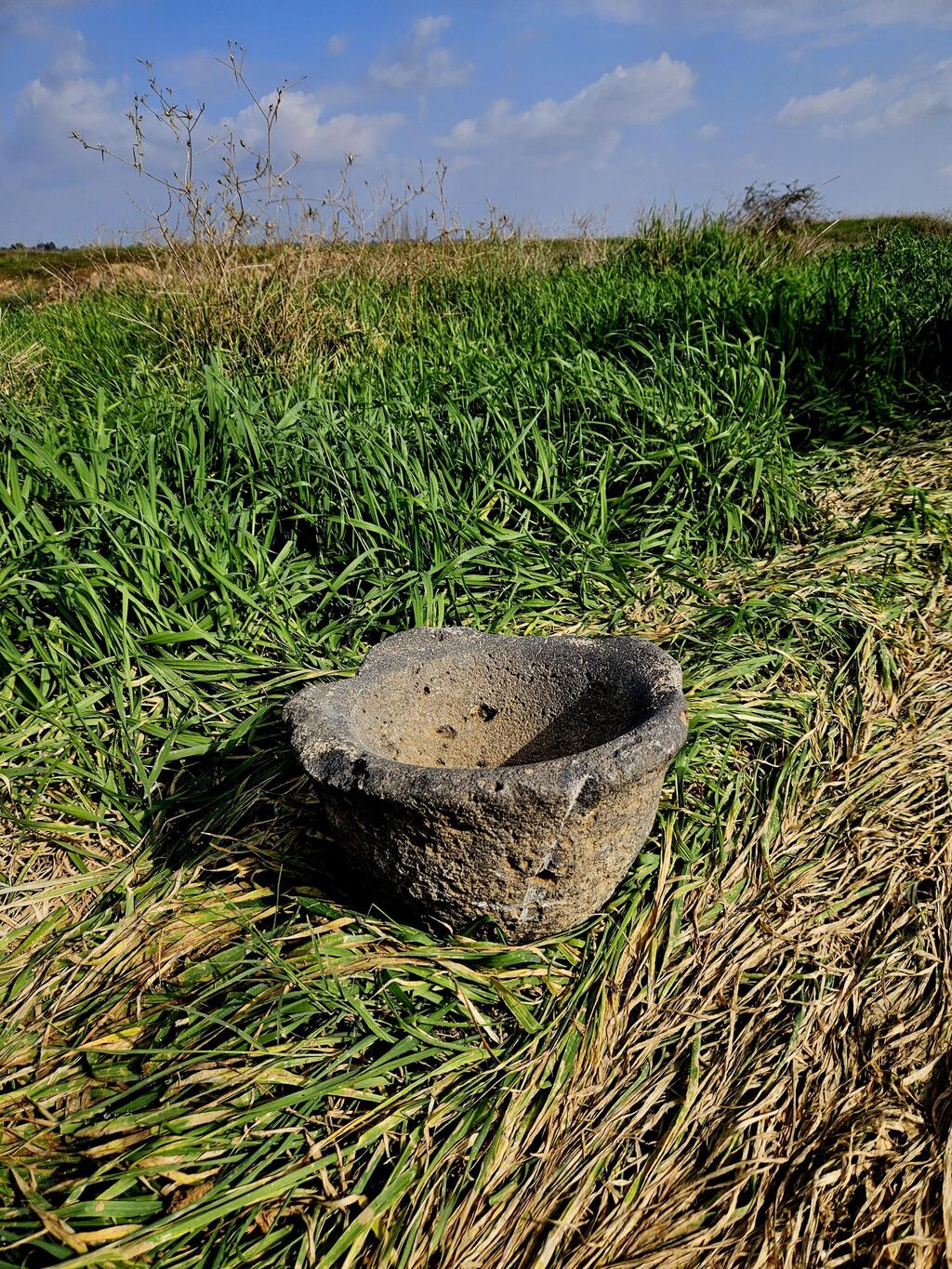 Ancient millstone found in Gaza border area (Photo: Sara Tal, Israel Antiquities Authority) המכתש בקדום. שימש לטחינת תבואה