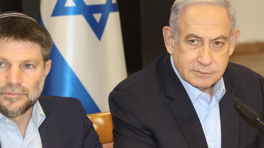 Far-right Finance Minister Bezalel Smortich and Prime Minister Benjamin Netanyahu during a cabinet meeting (Photo: Yariv Katz) ישיבת הממשלה ביום ה-93 למלחמה