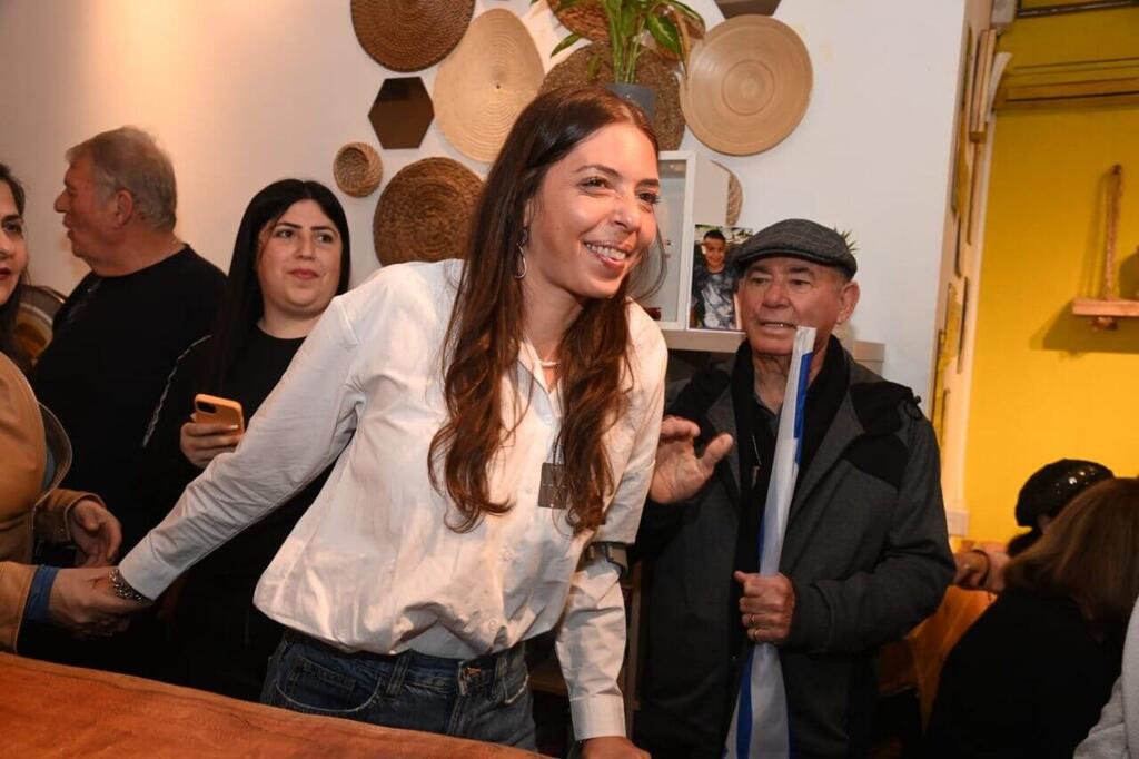 Moran Setla Yanai in her home in Be'er Sheva (Photo: Herzl Yosef) מורן סטלה ינאי חוזרת לבאר שבע אחרי שיקום