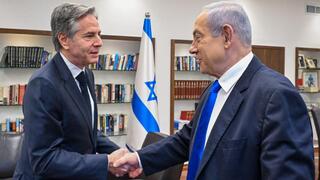 אש הממשלה בנימין נתניהו נפגש כעת בארבע עיניים עם מזכיר המדינה של ארה"ב אנתוני בלינקן, בלשכתו בקריה בתל אביב
