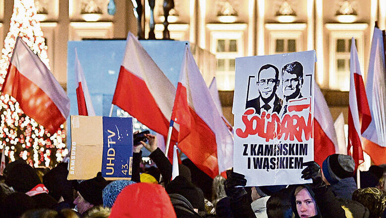 ניקוי אורוות? מחאות השמרנים בפולין אתמול | צילום: Radek Pietruszka, אי־פי־אי yk13754264