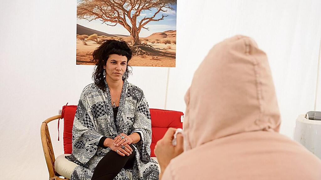 ''להחזיר את האמון במבוגרים''. טיפול במתחם החוסן שבאילת (צילום: דורון ברטי) טיפול במתחם החוסן שבאילת