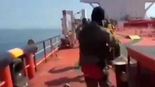 לוחמים איראניים משתלטים על הספינה סנט ניקולס