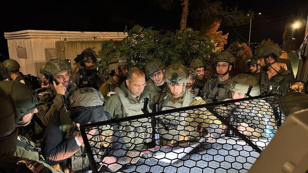 יקי דולף בזירת הירי באדורה יקי דולף בזירת הירי באדורה