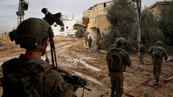 IDF troops in Khan Younis (Photo: IDF Spokesperson's Unit/Reuters) לוחמי צה"ל חאן יונס ברצועת עזה