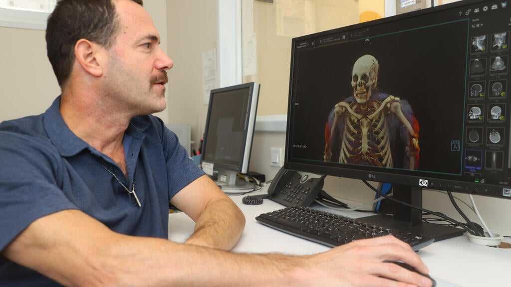 Dr, Alon Krispin (Photo: Yariv Katz ) ד"ר אלון קריספין המרכז הלאומי לרפואה משפטית