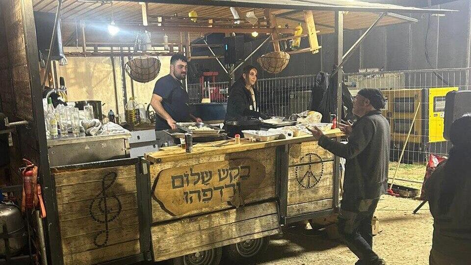 ירדו דרומה כבר באותה שבת. "פז פוד טראק" פז פוד טראק