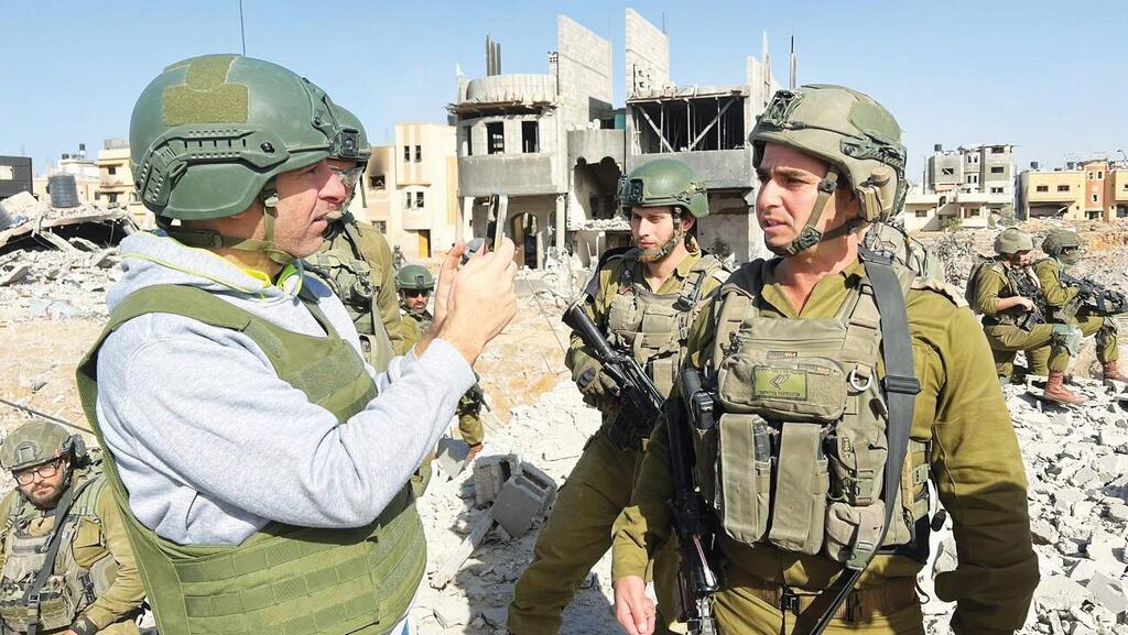 המחיר שהצבא שלנו גובה מאז מעזה, הוא בלתי נתפס. מח''ט 55 אל"מ עודד זימן וחנוך דאום (צילום: מהאלבום הפרטי) מח"ט 55 אל"מ עודד זימן וחנוך דאום