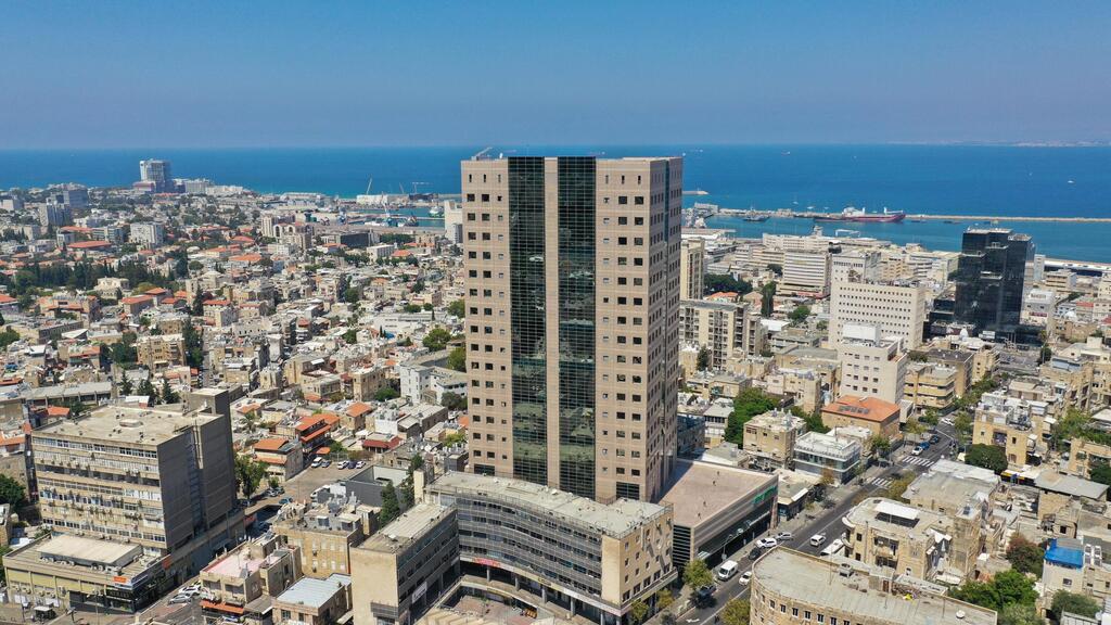 מגדל ארמון בשכונת הדר בחיפה (צילום: צחי קיבנשטיין) מגדל ארמון בשכונת הדר בחיפה