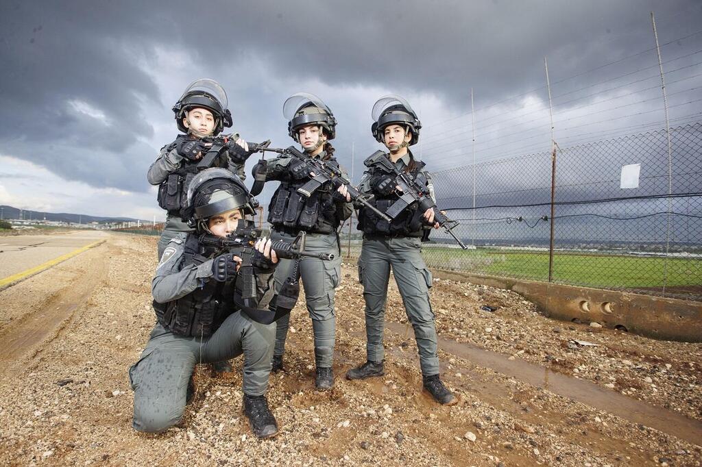 Women just as capable as men in combat roles (Photo: Gil Nehushtan) יסמין גולן, שירז אמויאל, גאיה דרעי ואביה מזל־ביטון