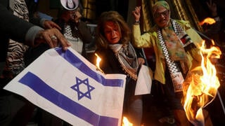 מצרים ,קהיר הפגנה פרו פלסטינית נגד ישראל חרבות ברזל