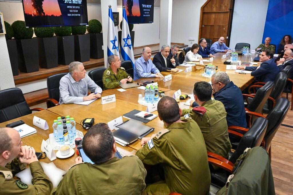 הקבינט מתכנס בקריה, תל אביב