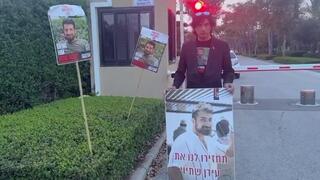 אלי שתיוי, אביו של עידן שנחטף לעזה שובת רעב מול ביתו של בנימין נתניהו בקיסריה