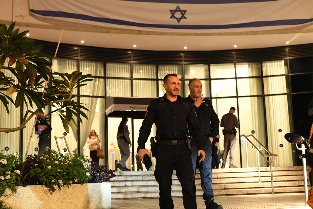 זירת הרצח ברחוב מנחם בגין בתל אביב