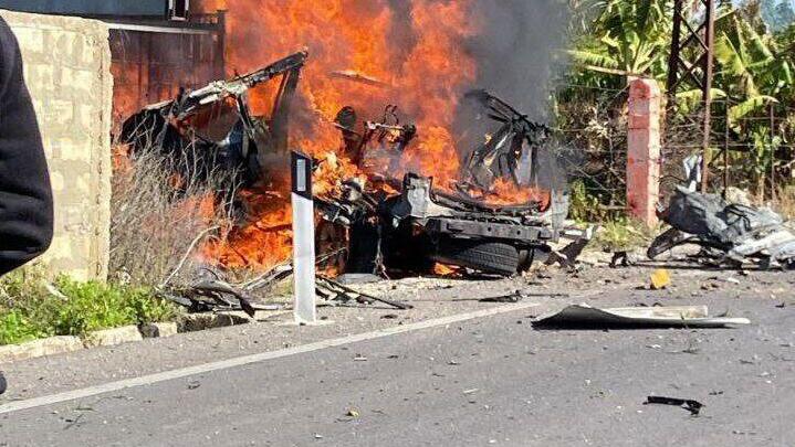 Aftermath of a drone strike near Tyre on Saturday, attributed to Israel כתב אל-מיאדין בדרום לבנון מדווח כי כטב"מ ישראלי תקף רכב בכביש ברג' א-שמאלי-אל-באזוריה במחוז צור