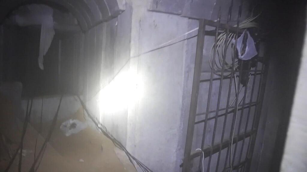 Caged cells in a tunnel discovered by troops (Photo: IDF) תיעוד: אוגדה 98 ויחידות מיוחדות איתרו והשמידו את המנהרה בה הוחזקו חטופים בחאן יונס