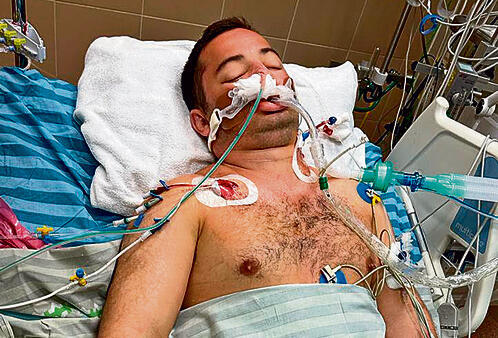 זיתוני במהלך האשפוז. "גם כשגססתי – היו לי יעדים קטנים" | צילום: דובר צה"ל yk13766451